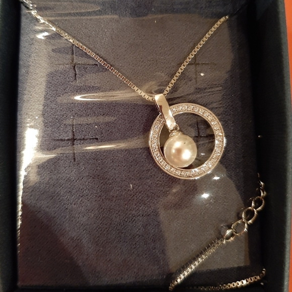 New in box necklace - Picture 1 of 3